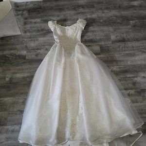 Wedding Dress Toole, Satin, & beaded Size 4